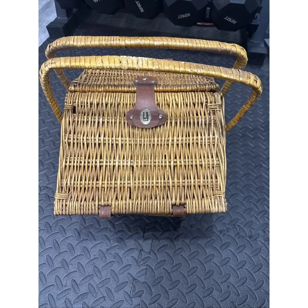 Unbranded wicker vintage